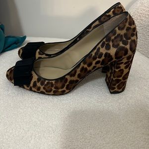 Ann Taylor Calf Hair Leopard Bow Heels Size 7